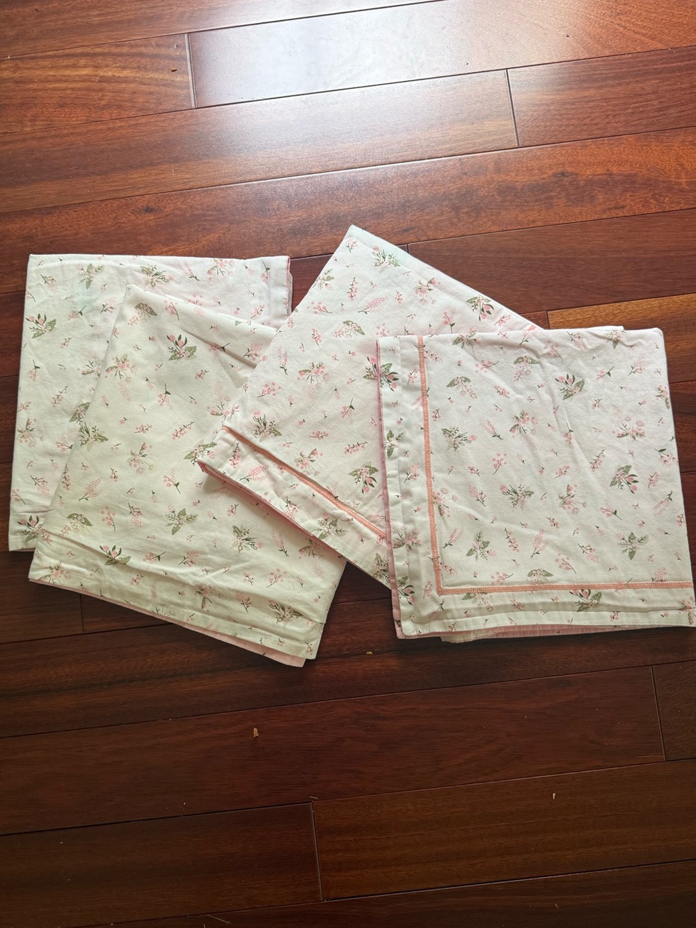Cotton Pillow Shams (4) Sz 19 In By 26 In Pink Floral On White Accent Excellent!